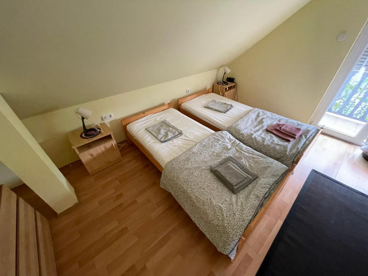 Thefi Vendeghaz Apartment Zánka Exterior photo